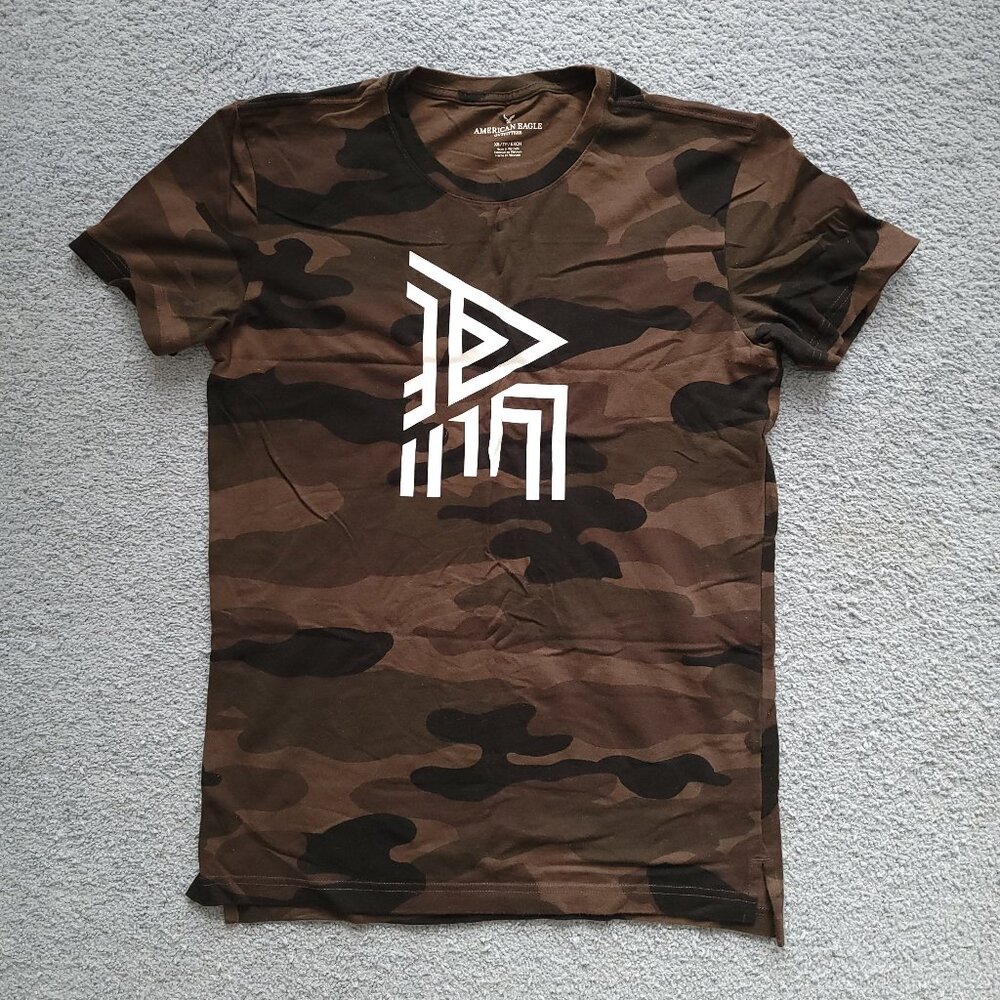 American Eagle Y2K-style Brown Camo Graphic T-Shirt MENS SIZE XS (EUC)